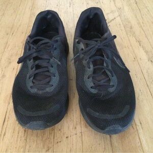 Nike Black sneakers men’s 11